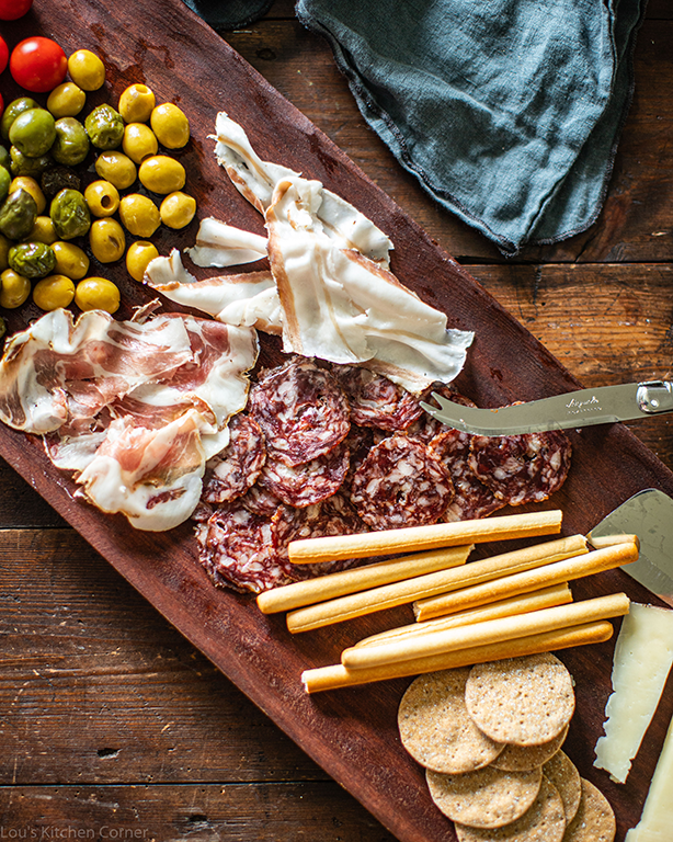 how to build a perfect charcuterie board